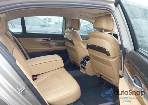 2020 BMW 750I xDrive z USA, uszkodzony, nr VIN WBA7U2C03LCD19986